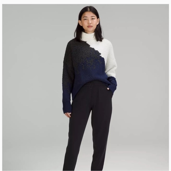 New Lululemon Ombre Knit Textured Turtleneck Sweater Blue/White/Gray size 12